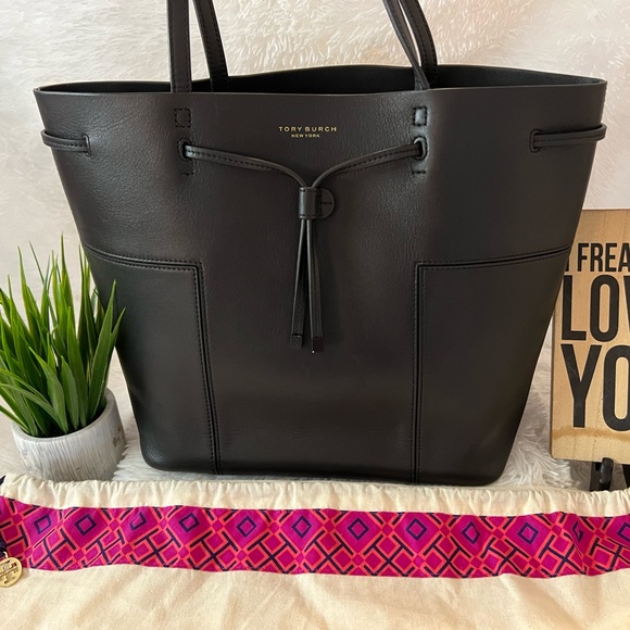 Tory Burch Handbags - 🎉HP🎉 Tory Burch Black Leather T Tote/Handbag